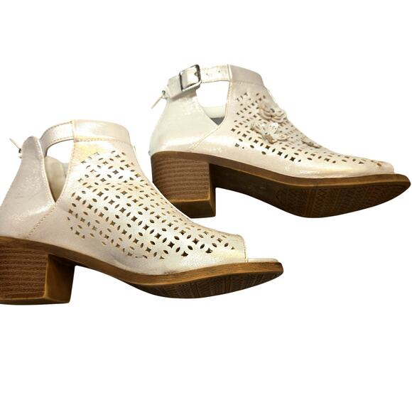 Girl's 4 White Open Toed Boot With Butterflies Sandal Shoe  2 Inch Heel Zipper - Picture 4 of 8